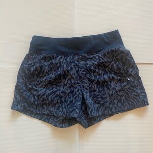 Athleta Ladies Trekkie North Printed Short